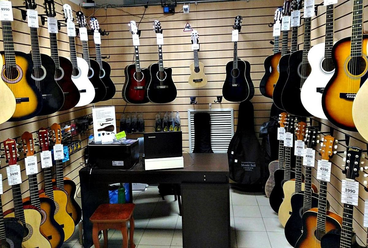 Музыкальные магазины рязань. Музыкальный магазин. Магазин музыкальных инструментов. Гитары музыкальные магазины. Гитарный магазин.